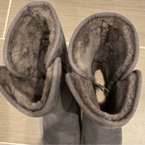 UGG W Amie Grey Boots - Picture 10 of 11
